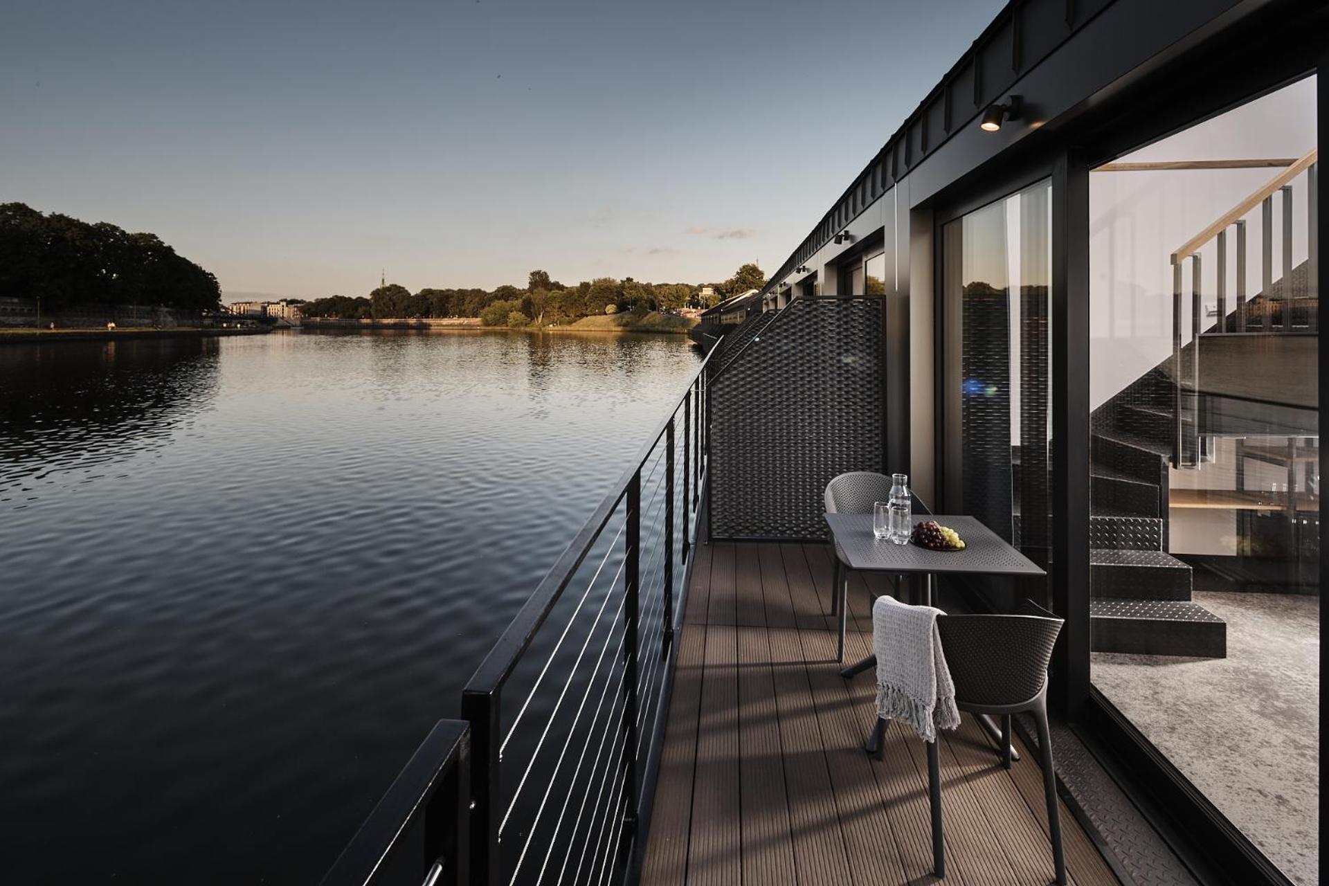 New Port - Premium Floating Aparthotel Krakow Exterior photo